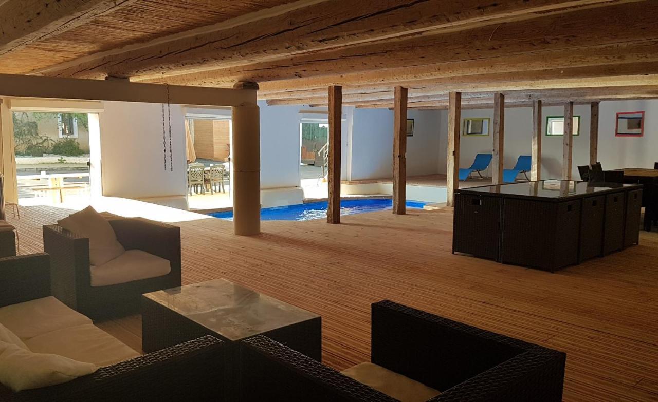 Maison 3 Chambres Avec Piscine Couverte Lespignan Zewnętrze zdjęcie