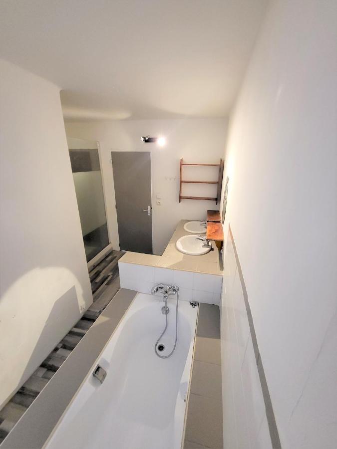 Maison 3 Chambres Avec Piscine Couverte Lespignan Zewnętrze zdjęcie