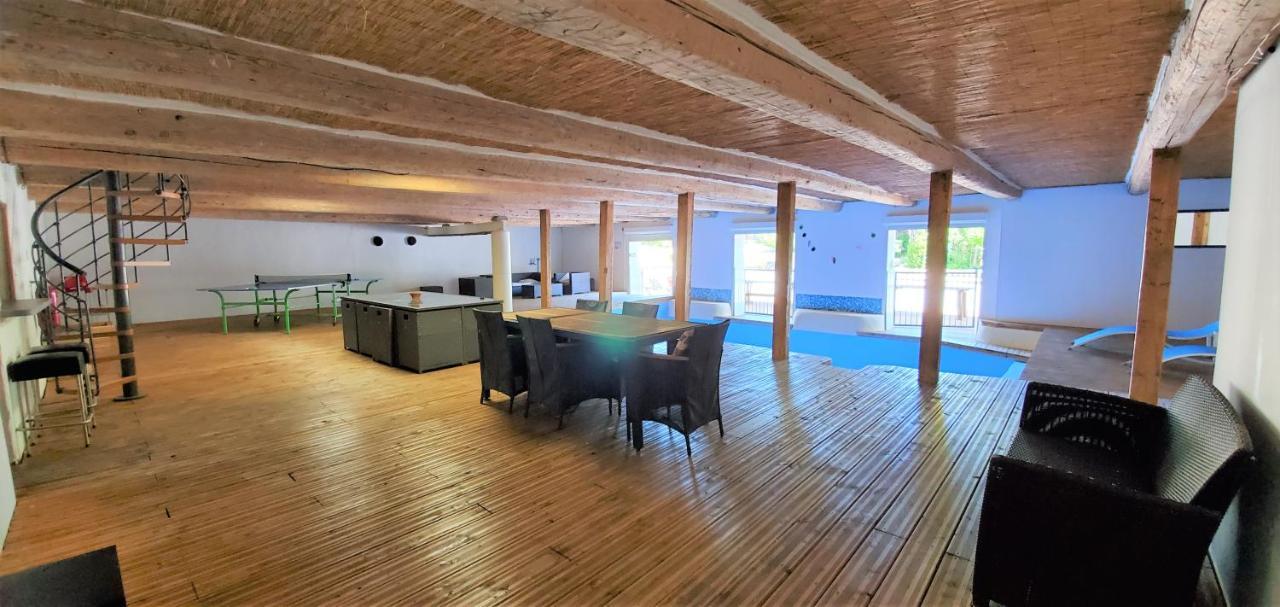 Maison 3 Chambres Avec Piscine Couverte Lespignan Zewnętrze zdjęcie