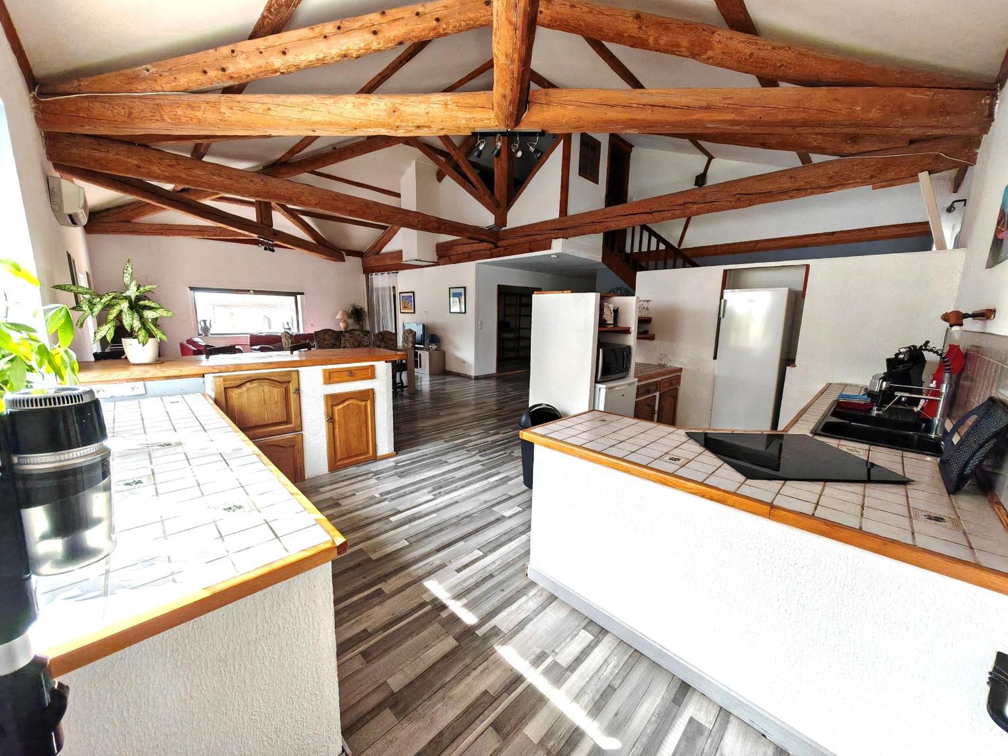 Maison 3 Chambres Avec Piscine Couverte Lespignan Zewnętrze zdjęcie